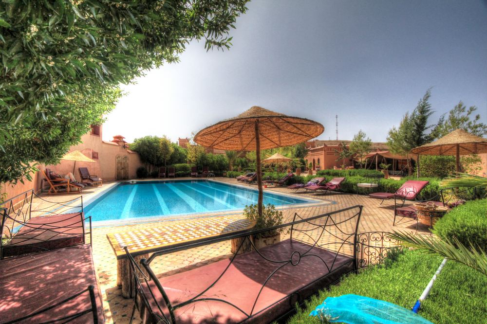 Au bord de la piscine